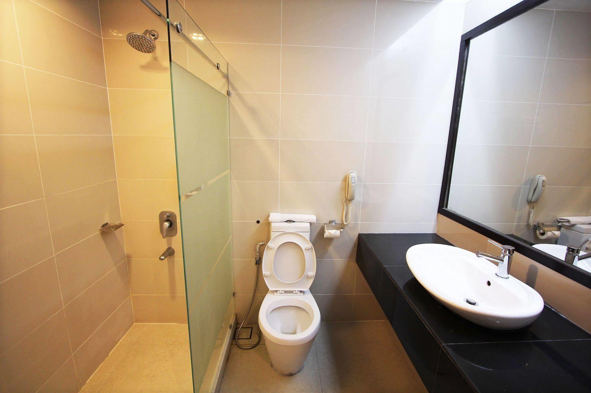 Kuching Park Hotel Экстерьер фото